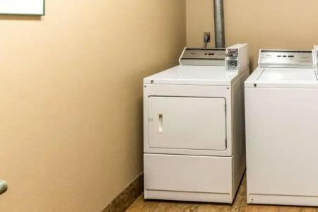 Comfort Inn West - 33