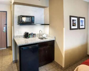 Comfort Inn West - 26