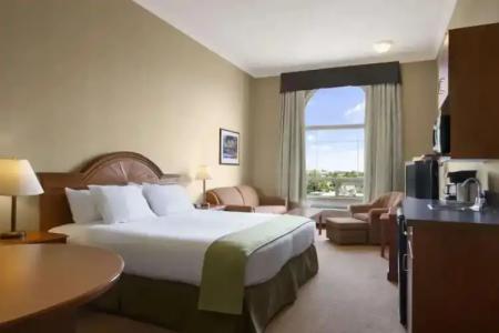 Super 8 by Wyndham Fort St. John BC - 5