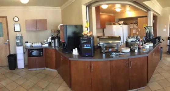 Super 8 by Wyndham Fort St. John BC - 10