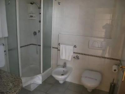 King's House Resort - 9