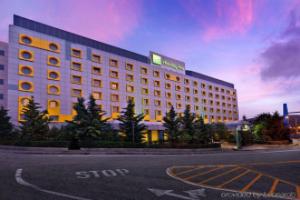 Holiday Inn Attica Av, Airport W., an IHG Hotel