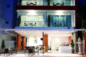 One World One Home Naiharn Hotel, Rawai