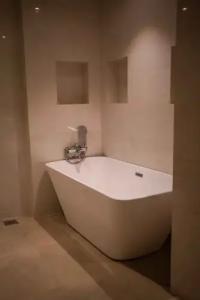 Pokhara Grande - 115