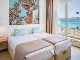 Double room with partial sea view