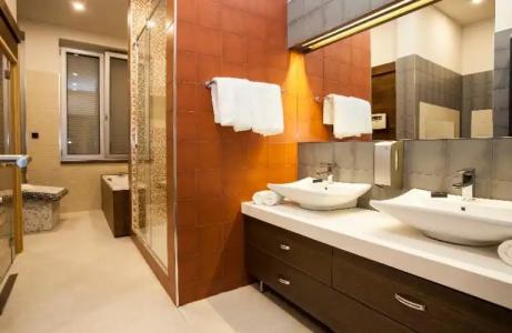 Atera Business Suites - 125