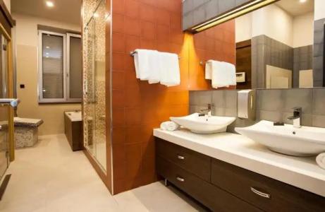 Atera Business Suites - 190