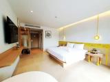 Deluxe Double room with balcony and with garden view