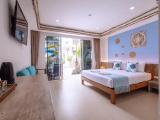 Premier Deluxe Double room with pool view