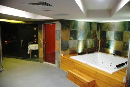 Check Inn Suite & SPA - 13