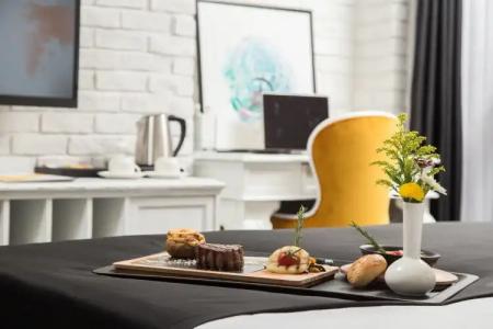 Check Inn Suite & SPA - 8