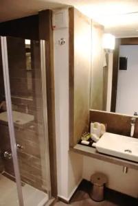 Check Inn Suite & SPA - 7