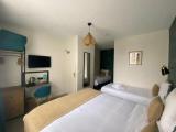 Standard Quadruple room with courtyard view