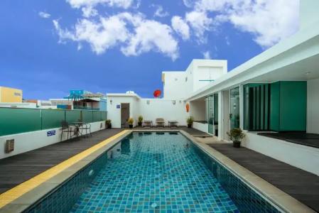 iCheck inn Central Patong