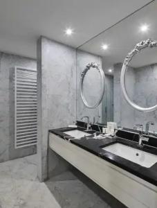 TITANIC Gendarmenmarkt Berlin - 12