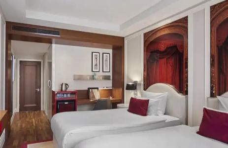 TITANIC Gendarmenmarkt Berlin - 3