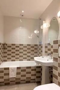 Hôtel des 3 Poussins - 112