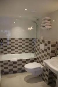 Hôtel des 3 Poussins - 96