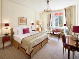 Junior Suite with Avenue Montaigne View