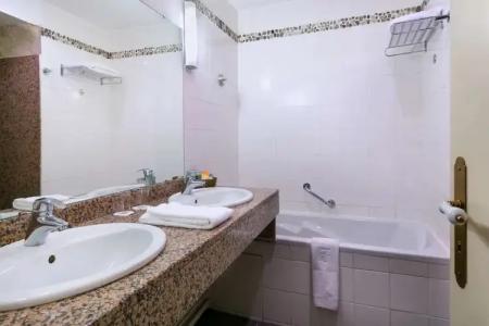 Best Western Le Guilhem - 100