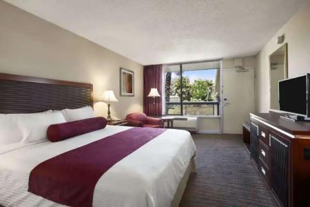 Ramada by Wyndham Sunnyvale/Silicon Valley - 10