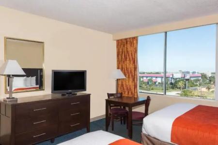 Ramada by Wyndham Kissimmee Gateway - 76