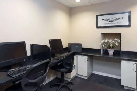 Ramada by Wyndham Kissimmee Gateway - 18