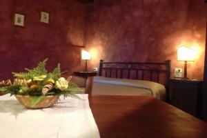 Podere Lamaccia - bed and kitchinette, Cetona