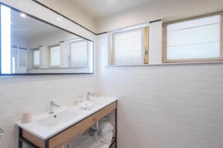 Le Manoir Au Lac - 21