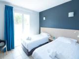 3 Bedrooms Bed in Dorm