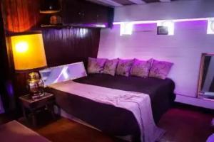 El Pirata Boat Hotel, Naples