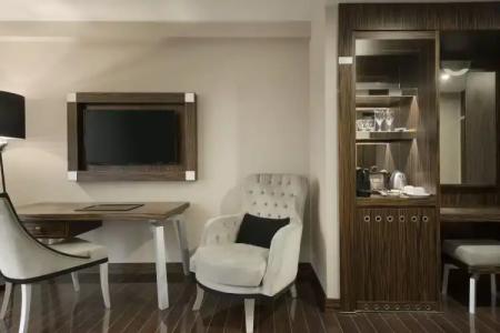 Ramada & Suites by Wyndham Istanbul Sisli - 36