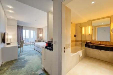 Copthorne Lakeview Dubai, Green Community - 11