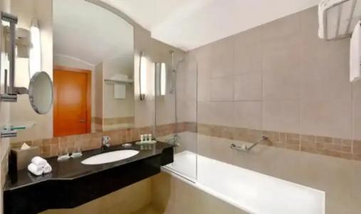 Copthorne Lakeview Dubai, Green Community - 29