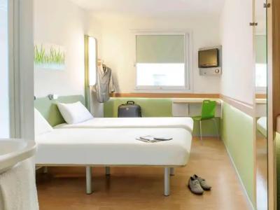B&B Zaragoza Plaza Mozart - 4