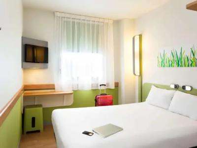 B&B Zaragoza Plaza Mozart - 2