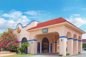 Travelodge Suites by Wyndham East Gate Orange, Kissimmee