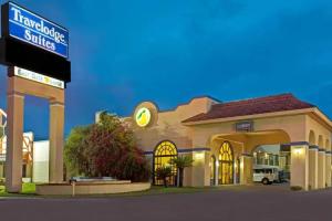 Travelodge Suites by Wyndham East Gate Orange, Kissimmee