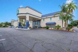 Clarion Inn & Suites Central Clearwater Beach, Clearwater