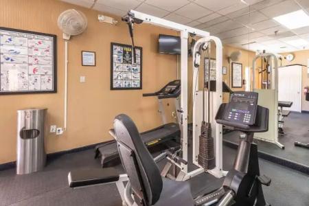 Clarion Inn & Suites Central Clearwater Beach - 21