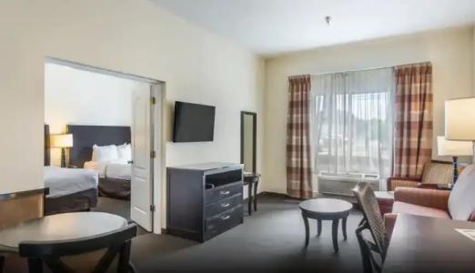 Clarion Inn & Suites Central Clearwater Beach - 63