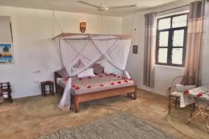 Moonshine Villa Hotel, Pwani Mchangani