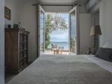 Suite with balcony and beachfront