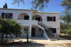 Alexander Apartments, Roda