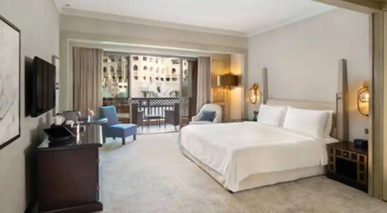 Palace Downtown - 100