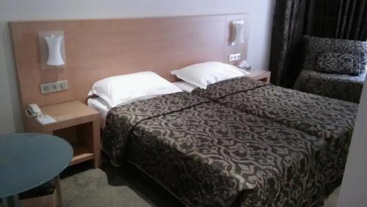 Hôtel Le Rocher - 4