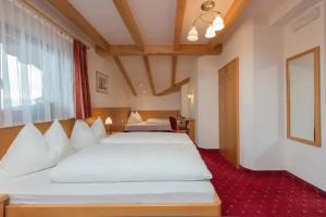 Hotel Garni Hochgruber, Brunico