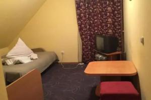 Motelis Armenia, Girenai