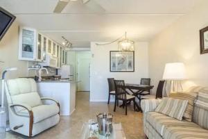Beachers Lodge 425 by Vacation Rental Pros, Crescent Beach