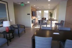 Apartment with Full Amenities - Miracle Mile, Los Angeles
